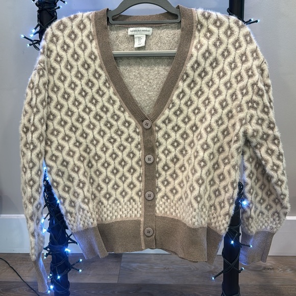 Cupcakes and Cashmere Cadigan. - Picture 2 of 4